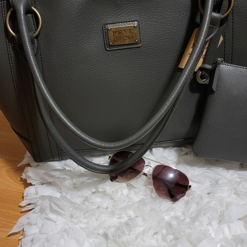Elegant Gray Tote Bag with Pouch - Picture 6 of 7